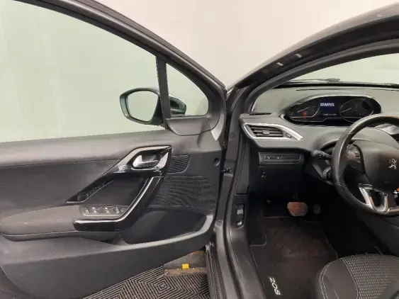 PEUGEOT 208 - voiture d'occasion - Photo 19