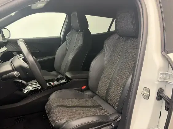 PEUGEOT 2008 ELECTRIQUE II - voiture d'occasion - Photo 18