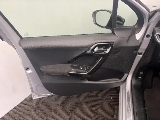 PEUGEOT 208 - voiture d'occasion - Photo 19