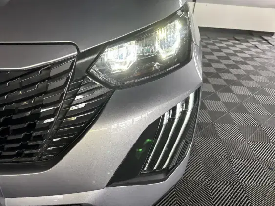 PEUGEOT 2008 II - voiture d'occasion - Photo 19