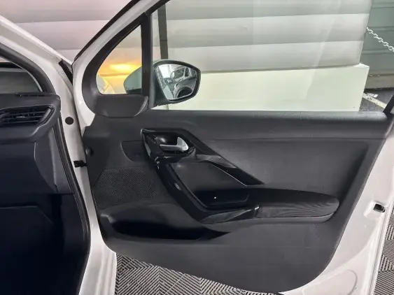 PEUGEOT 208 AFFAIRE - voiture d'occasion - Photo 18