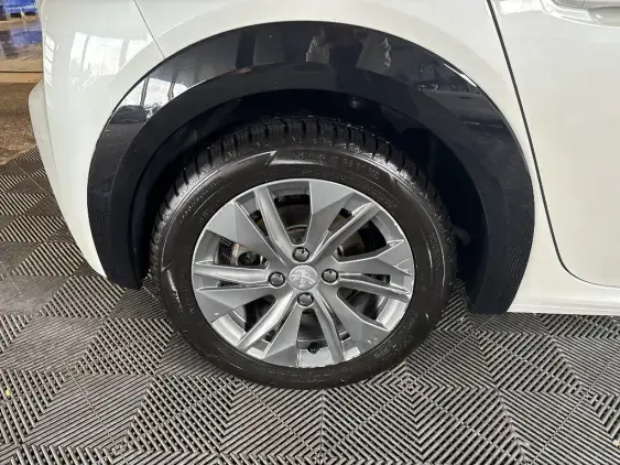 PEUGEOT 208 ELECTRIQUE II - voiture d'occasion - Photo 22