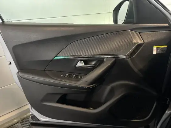 PEUGEOT 2008 II - voiture d'occasion - Photo 17