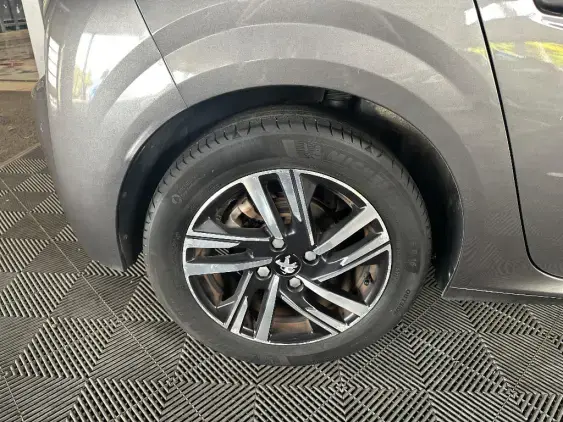 PEUGEOT 208 BUSINESS R II - voiture d'occasion - Photo 24