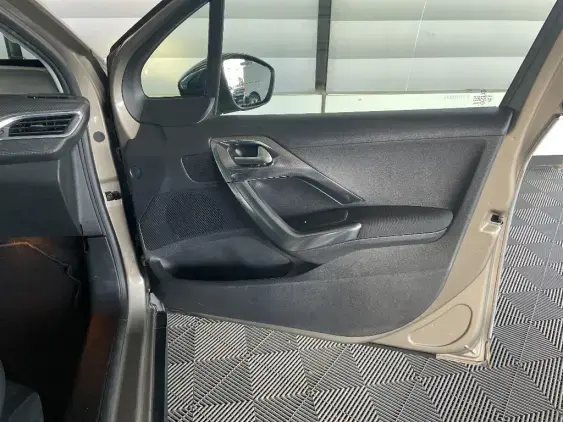 PEUGEOT 2008 - voiture d'occasion - Photo 19