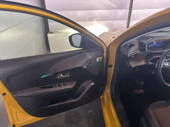 PEUGEOT 208 BUSINESS R II - voiture d'occasion - Photo 17