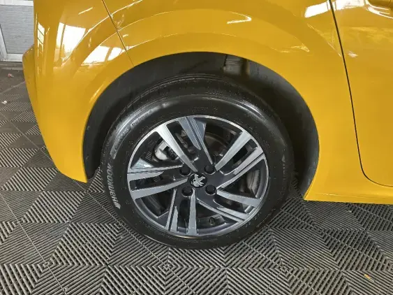 PEUGEOT 208 BUSINESS R II - voiture d'occasion - Photo 23