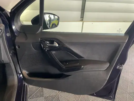 PEUGEOT 208 - voiture d'occasion - Photo 19