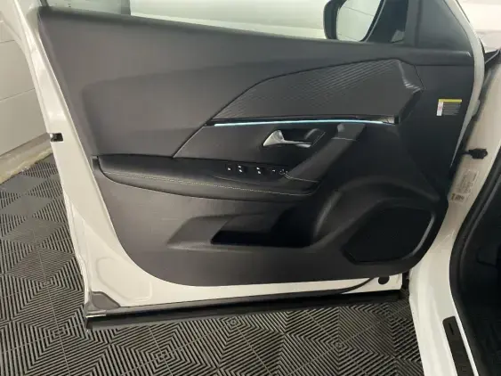 PEUGEOT 2008 II - voiture d'occasion - Photo 18