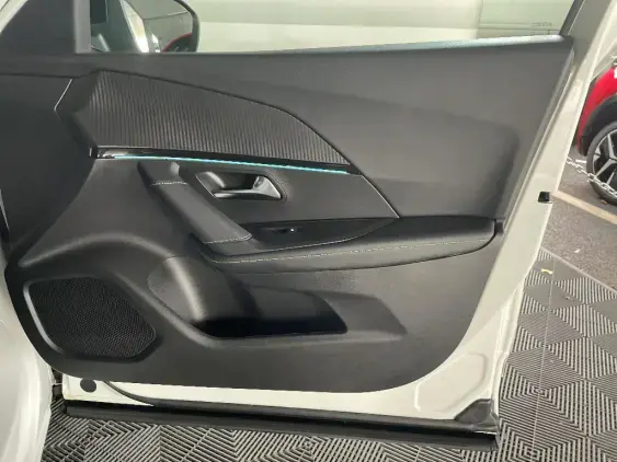 PEUGEOT 2008 II - voiture d'occasion - Photo 19