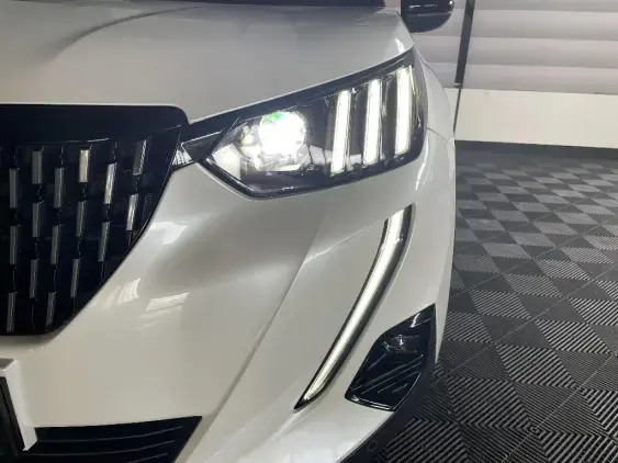 PEUGEOT 2008 II - voiture d'occasion - Photo 21