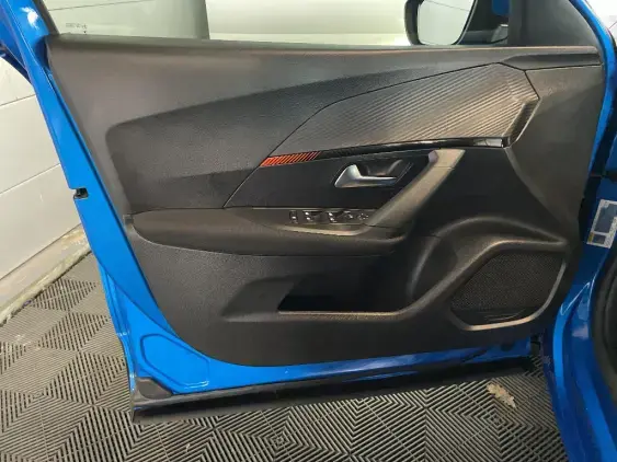 PEUGEOT 2008 II - voiture d'occasion - Photo 17