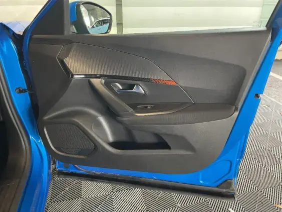 PEUGEOT 2008 II - voiture d'occasion - Photo 18