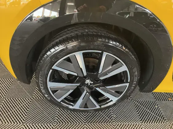 PEUGEOT 208 BUSINESS R II - voiture d'occasion - Photo 24