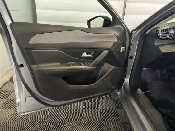 PEUGEOT 308 III - voiture d'occasion - Photo 18