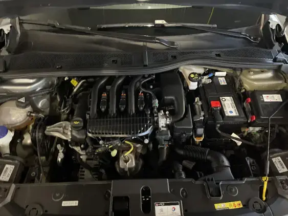 PEUGEOT 208 BUSINESS R II - voiture d'occasion - Photo 19