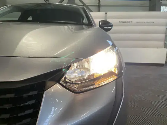 PEUGEOT 208 BUSINESS R II - voiture d'occasion - Photo 20