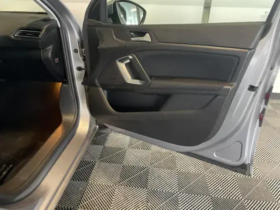 PEUGEOT 308 II - voiture d'occasion - Photo 18