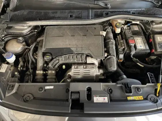 PEUGEOT 208 BUSINESS R II - voiture d'occasion - Photo 20