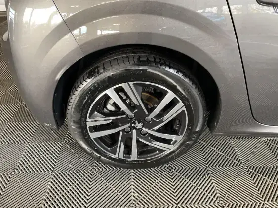 PEUGEOT 208 BUSINESS R II - voiture d'occasion - Photo 24