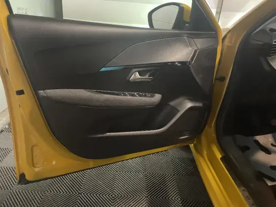 PEUGEOT 208 BUSINESS R II - voiture d'occasion - Photo 19