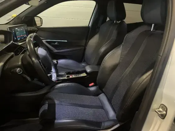 PEUGEOT 2008 II - voiture d'occasion - Photo 17