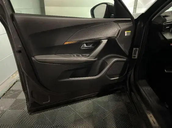 PEUGEOT 2008 II - voiture d'occasion - Photo 18