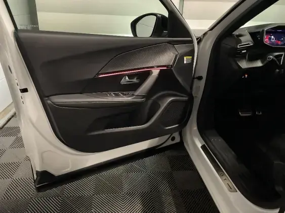 PEUGEOT 2008 II - voiture d'occasion - Photo 18