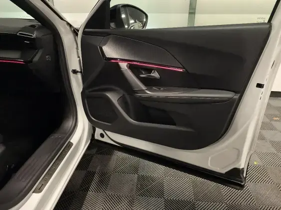 PEUGEOT 2008 II - voiture d'occasion - Photo 19