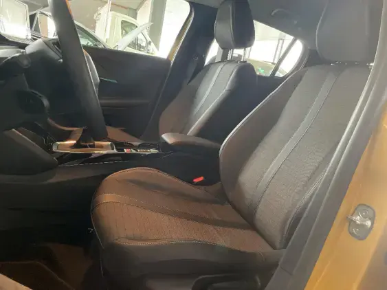 PEUGEOT 208 BUSINESS R II - voiture d'occasion - Photo 17