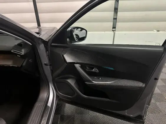 PEUGEOT 2008 II - voiture d'occasion - Photo 19