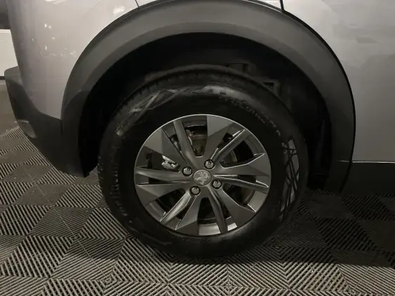 PEUGEOT 2008 II - voiture d'occasion - Photo 24