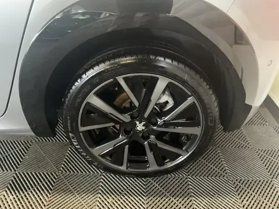 PEUGEOT 208 BUSINESS R II - voiture d'occasion - Photo 23