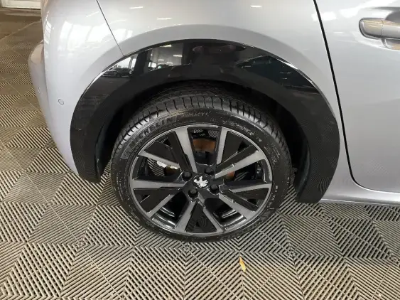 PEUGEOT 208 BUSINESS R II - voiture d'occasion - Photo 24