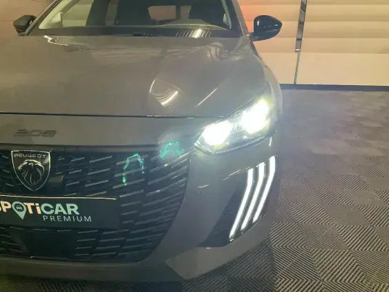 PEUGEOT 208 II - voiture d'occasion - Photo 21