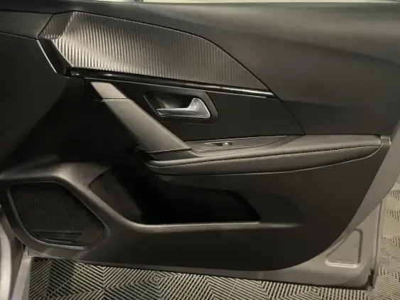 PEUGEOT 208 BUSINESS R II - voiture d'occasion - Photo 19