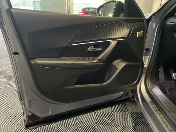 PEUGEOT 2008 II - voiture d'occasion - Photo 18