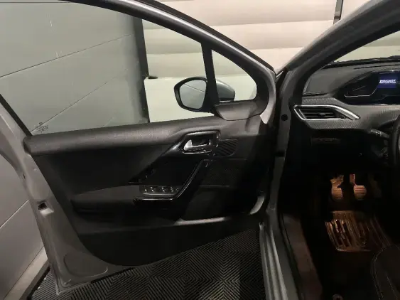 PEUGEOT 208 - voiture d'occasion - Photo 18