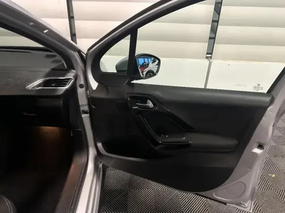 PEUGEOT 208 - voiture d'occasion - Photo 19