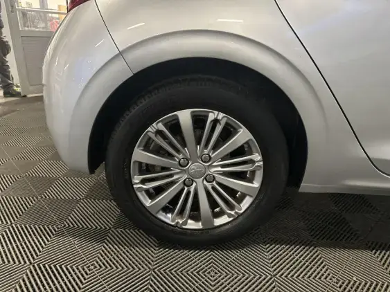 PEUGEOT 208 - voiture d'occasion - Photo 24