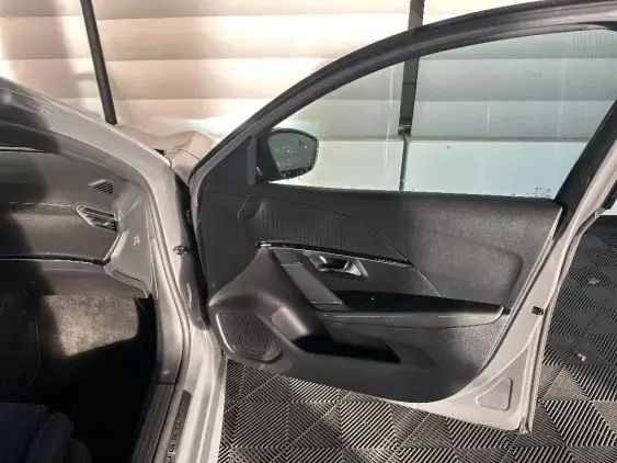 PEUGEOT 208 II - voiture d'occasion - Photo 19