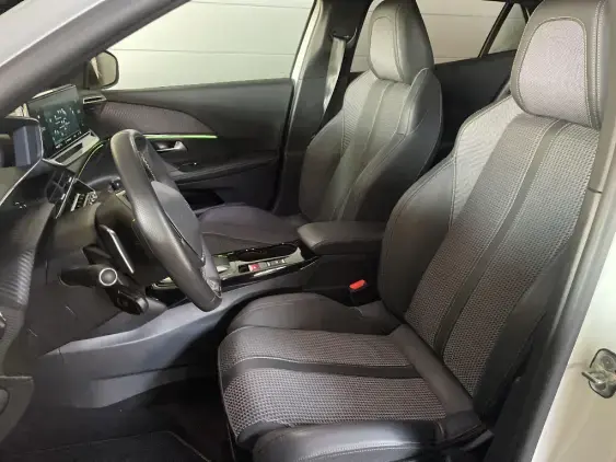 PEUGEOT 2008 II - voiture d'occasion - Photo 17