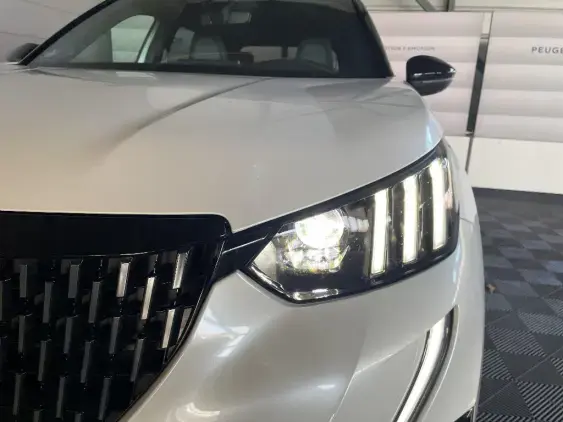 PEUGEOT 2008 II - voiture d'occasion - Photo 21