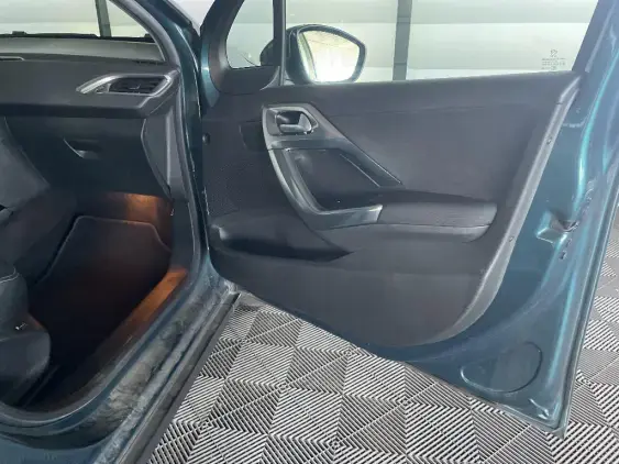PEUGEOT 2008 - voiture d'occasion - Photo 19