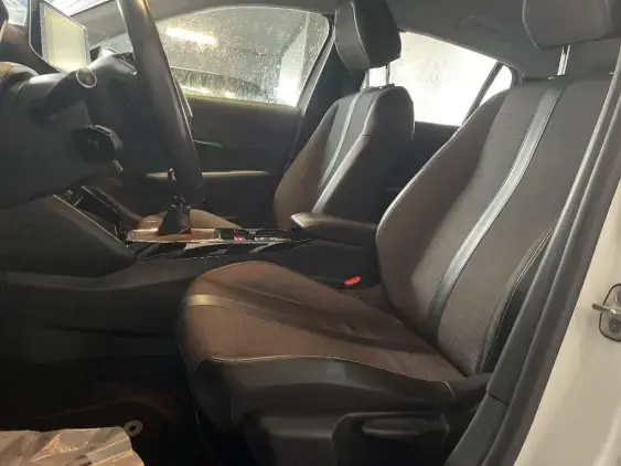 PEUGEOT 208 BUSINESS R II - voiture d'occasion - Photo 17