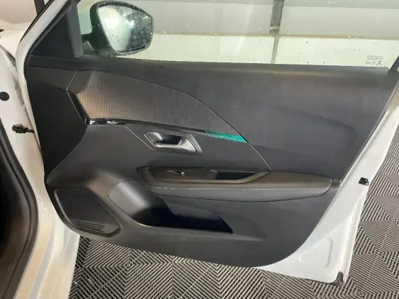 PEUGEOT 208 BUSINESS R II - voiture d'occasion - Photo 19