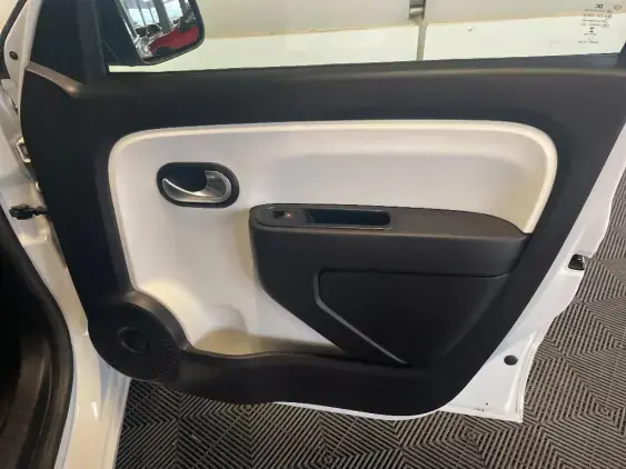 RENAULT TWINGO III - voiture d'occasion - Photo 17