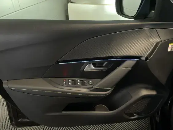 PEUGEOT 208 II - voiture d'occasion - Photo 17