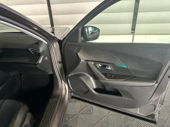 PEUGEOT 2008 II - voiture d'occasion - Photo 19