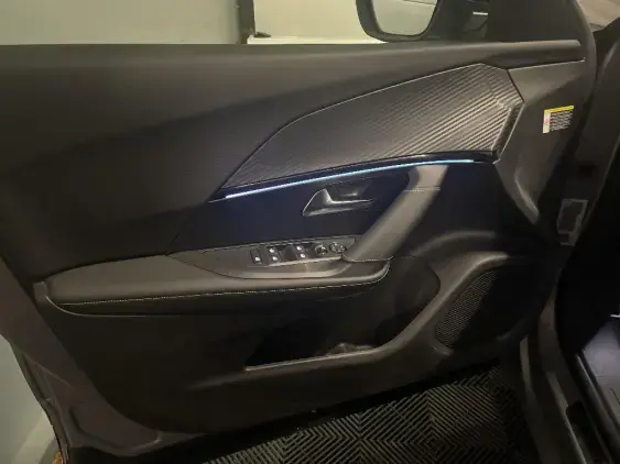 PEUGEOT 2008 II - voiture d'occasion - Photo 18